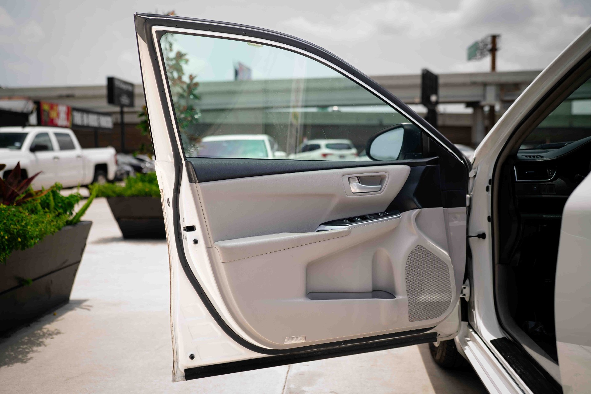 2015 Toyota Camry - Image 9
