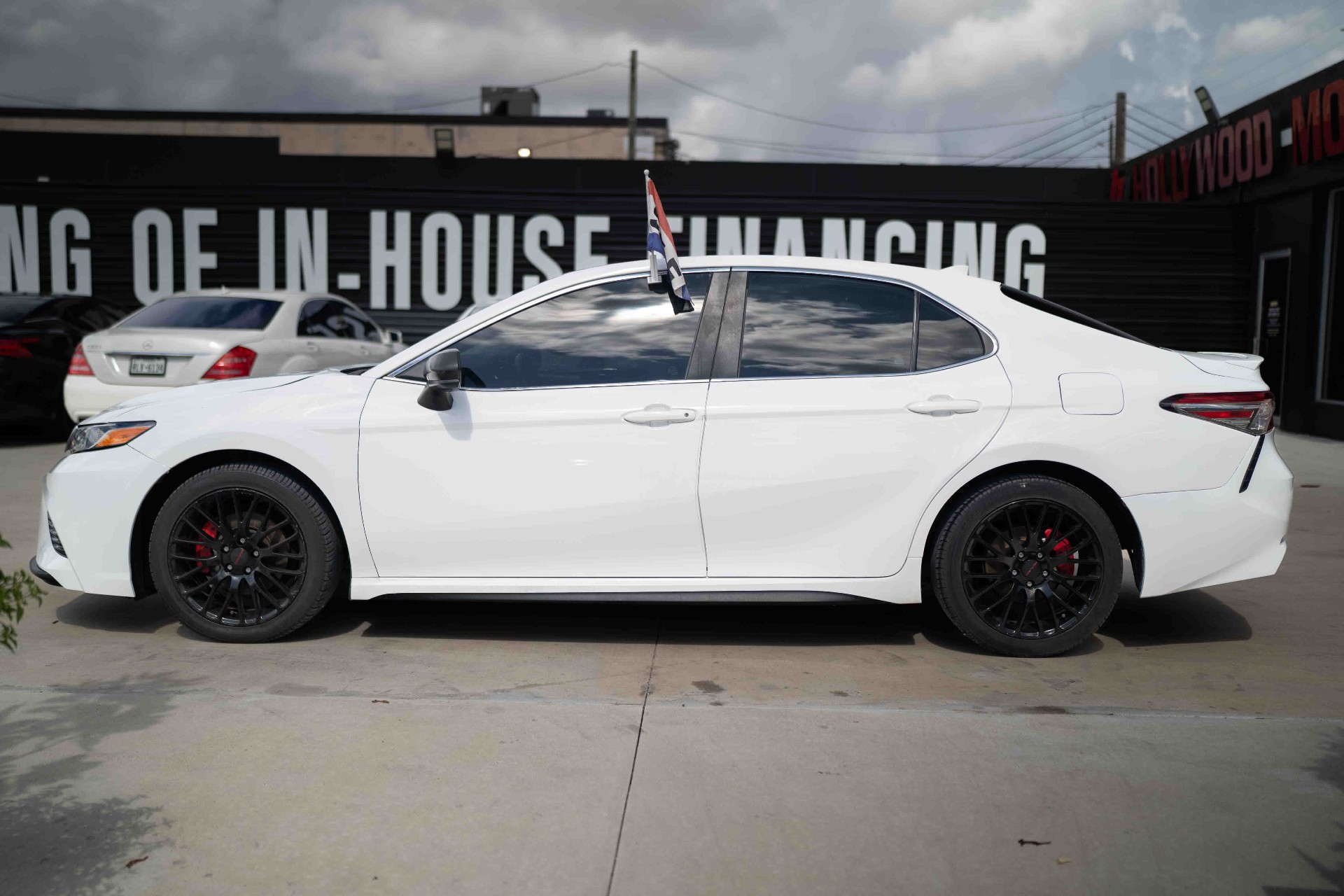 2019 Toyota Camry - Image 4