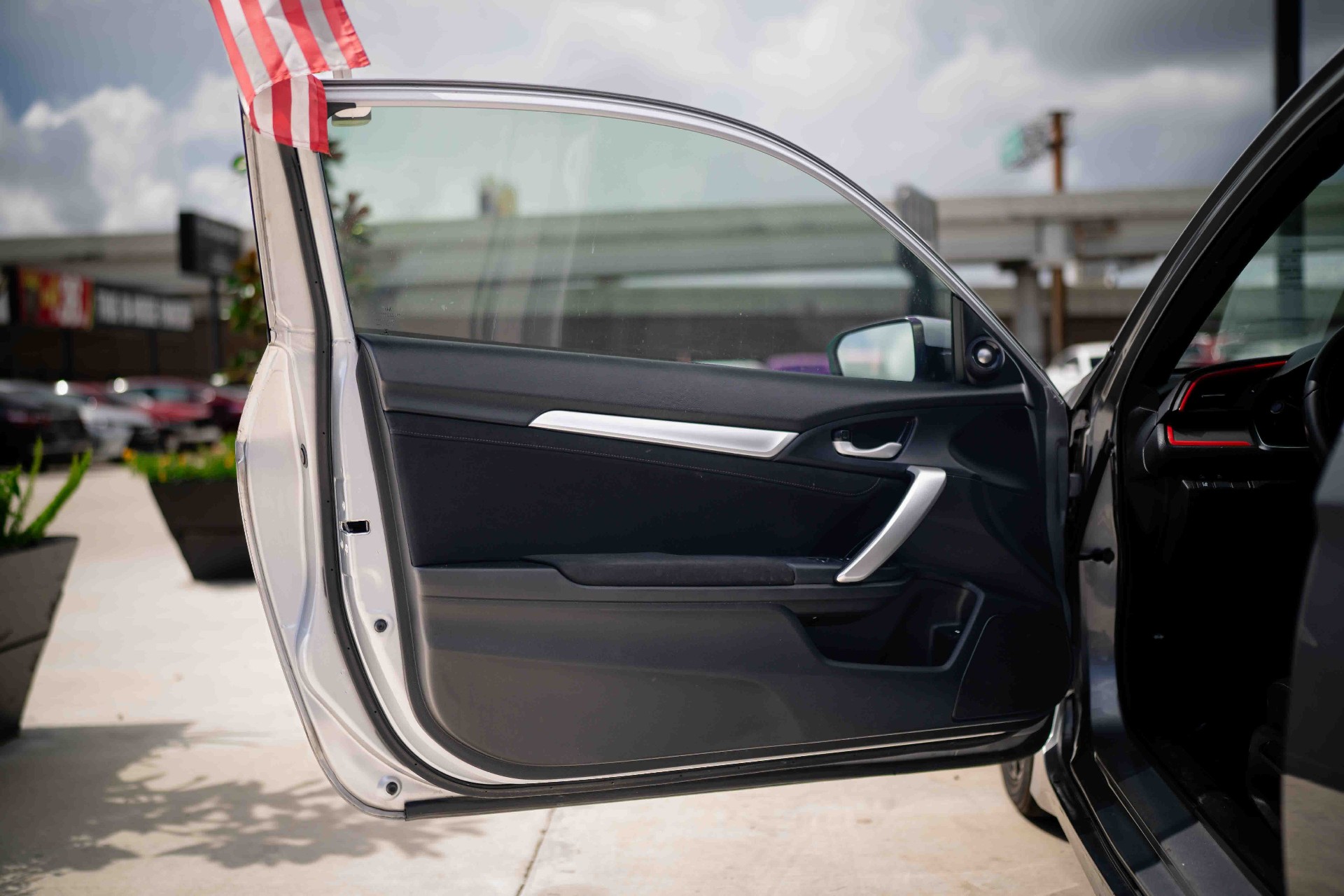 2019 Honda Civic Coupe - Image 9
