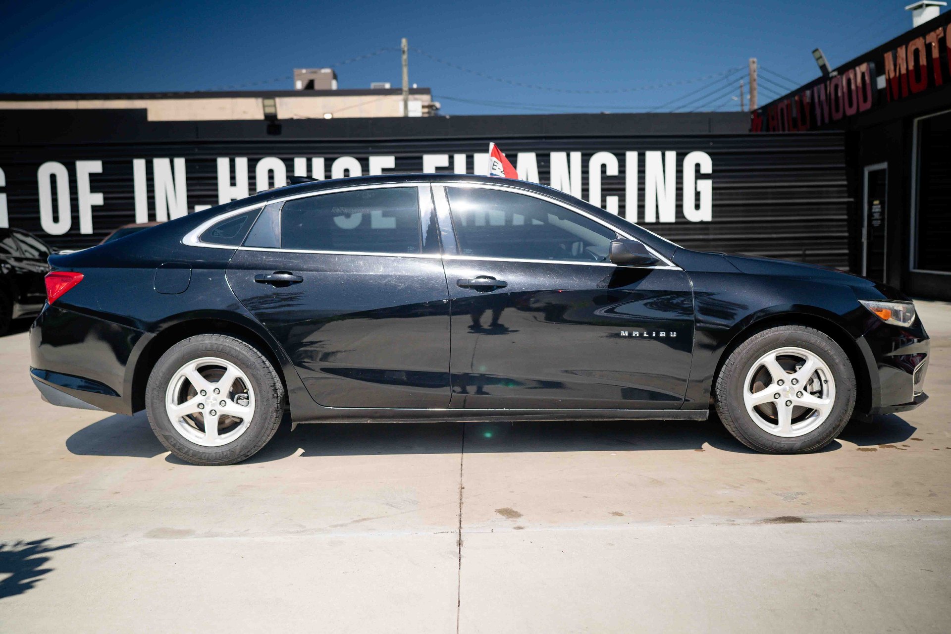2018 Chevrolet Malibu - Image 4