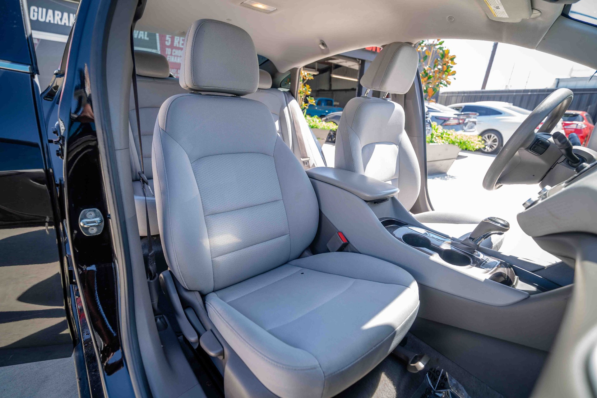 2018 Chevrolet Malibu - Image 16